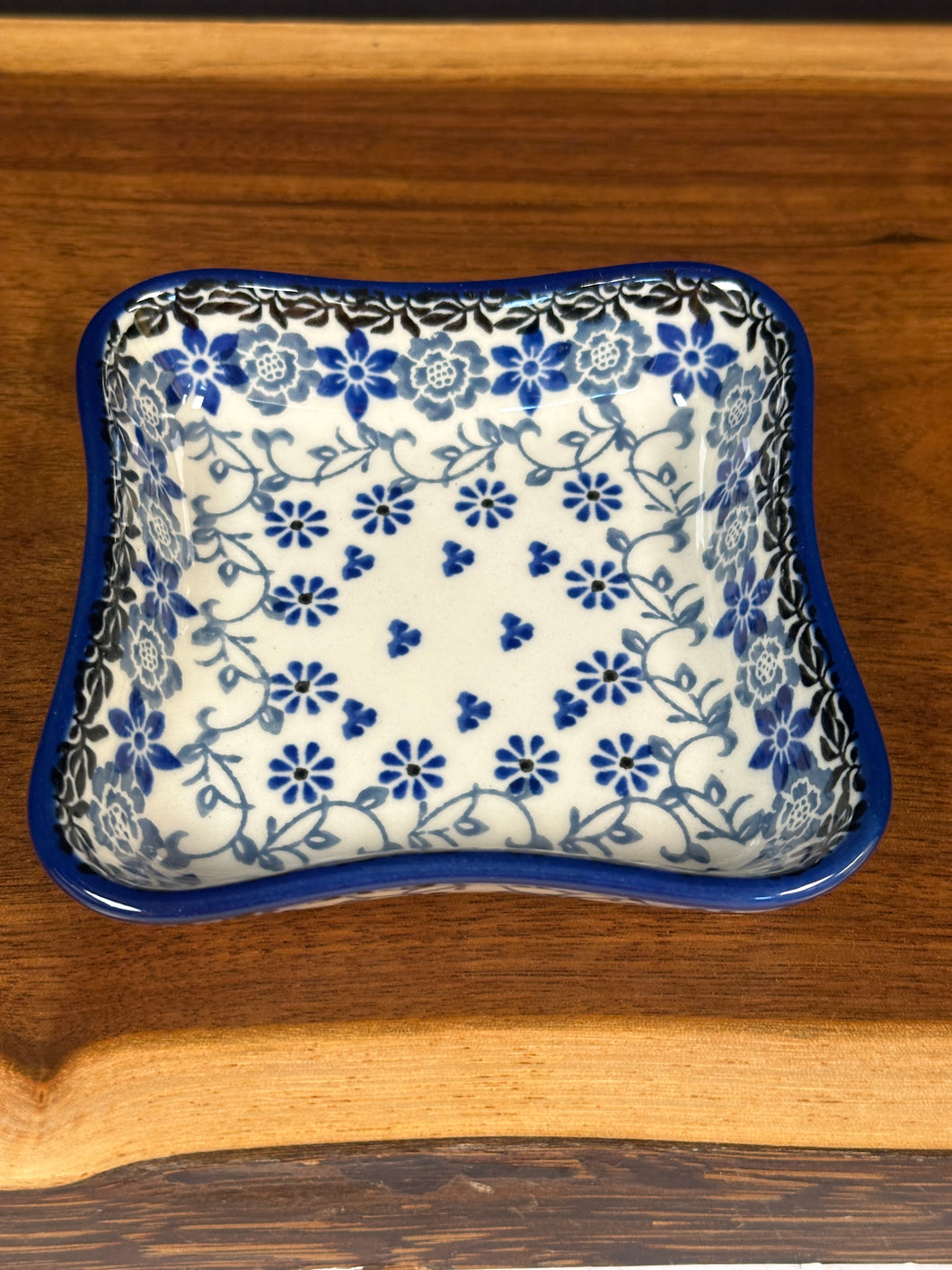 Bowl, Shallow Fluted - Silver Lace