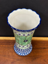 Load image into Gallery viewer, Vase, Fluted, 6.75" - U408A - U4
