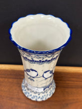 Load image into Gallery viewer, Vase, Fluted, 6.75" - U4830 - U3
