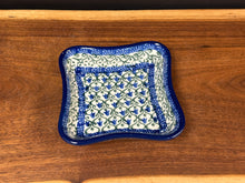 Load image into Gallery viewer, Fluted Dipping Dish - Tulip Trellis
