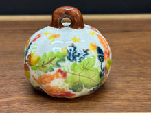 Load image into Gallery viewer, Ornament, Pumpkin Mini - VU497
