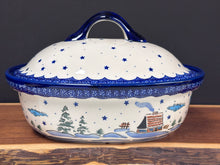 Load image into Gallery viewer, Baker, Covered Oval 3 Qt. Roaster - Winter Cabin
