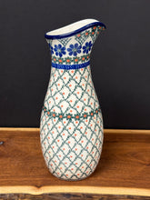 Load image into Gallery viewer, Carafe 40 oz - Primrose
