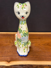 Load image into Gallery viewer, Cat Figurine, Kalich - Hydrangea
