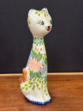 Load image into Gallery viewer, Cat Figurine, Kalich - Hydrangea
