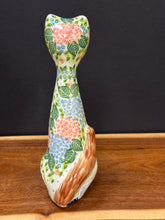 Load image into Gallery viewer, Cat Figurine, Kalich - Hydrangea
