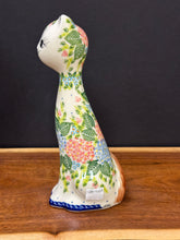 Load image into Gallery viewer, Cat Figurine, Kalich - Hydrangea
