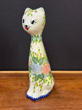 Load image into Gallery viewer, Cat Figurine, Kalich - Hydrangea
