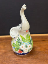 Load image into Gallery viewer, Elephant Ring Holder, Kalich - Strawberry Patch
