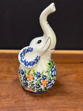 Load image into Gallery viewer, Elephant Ring Holder, Kalich - Babar
