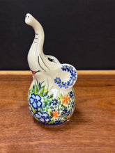 Load image into Gallery viewer, Elephant Ring Holder, Kalich - Babar
