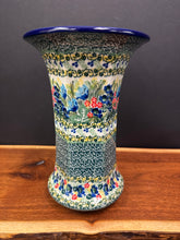 Load image into Gallery viewer, Vase, 9.5&quot; Fluted Unikat 4419
