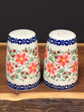 Load image into Gallery viewer, Salt &amp; Pepper Set, Manufaktura - Tickled Pink
