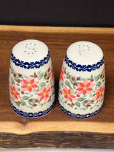Load image into Gallery viewer, Salt &amp; Pepper Set, Manufaktura - Tickled Pink
