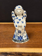 Load image into Gallery viewer, Angel Figurine 4&quot; - Silver Lace
