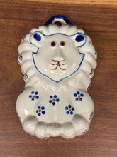 Load image into Gallery viewer, Cake Mold**, Pre-owned - Lion
