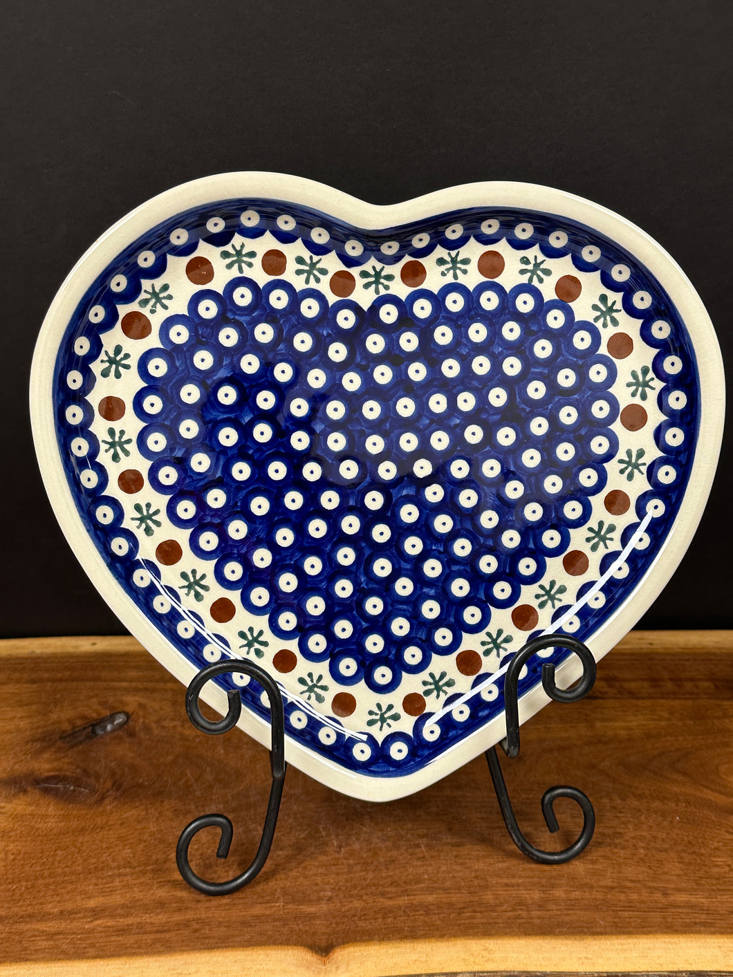 Dinner Plate 10.75”, Pre-Owned -Heart Shape Mosquito Pattern