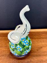Load image into Gallery viewer, Elephant Ring Holder, Kalich
