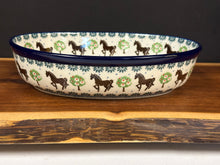 Load image into Gallery viewer, Baker, Oval 9.5" - 1Qt. - Brown Horse/Mackintosh
