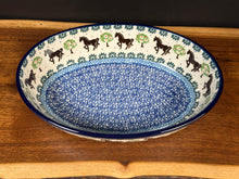 Load image into Gallery viewer, Baker, Oval 9.5" - 1Qt. - Brown Horse/Mackintosh
