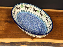 Load image into Gallery viewer, Baker, Oval 9.5" - 1Qt. - Brown Horse/Mackintosh
