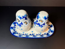 Load image into Gallery viewer, Salt &amp; Pepper Set - White Poppy

