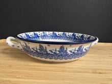 Load image into Gallery viewer, Baker, Round w/handles 8&quot;
