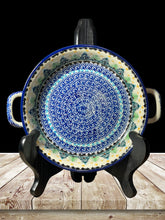 Load image into Gallery viewer, Baker, Round w/handles 8&quot;
