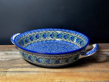 Load image into Gallery viewer, Baker, Round w/handles 8&quot;
