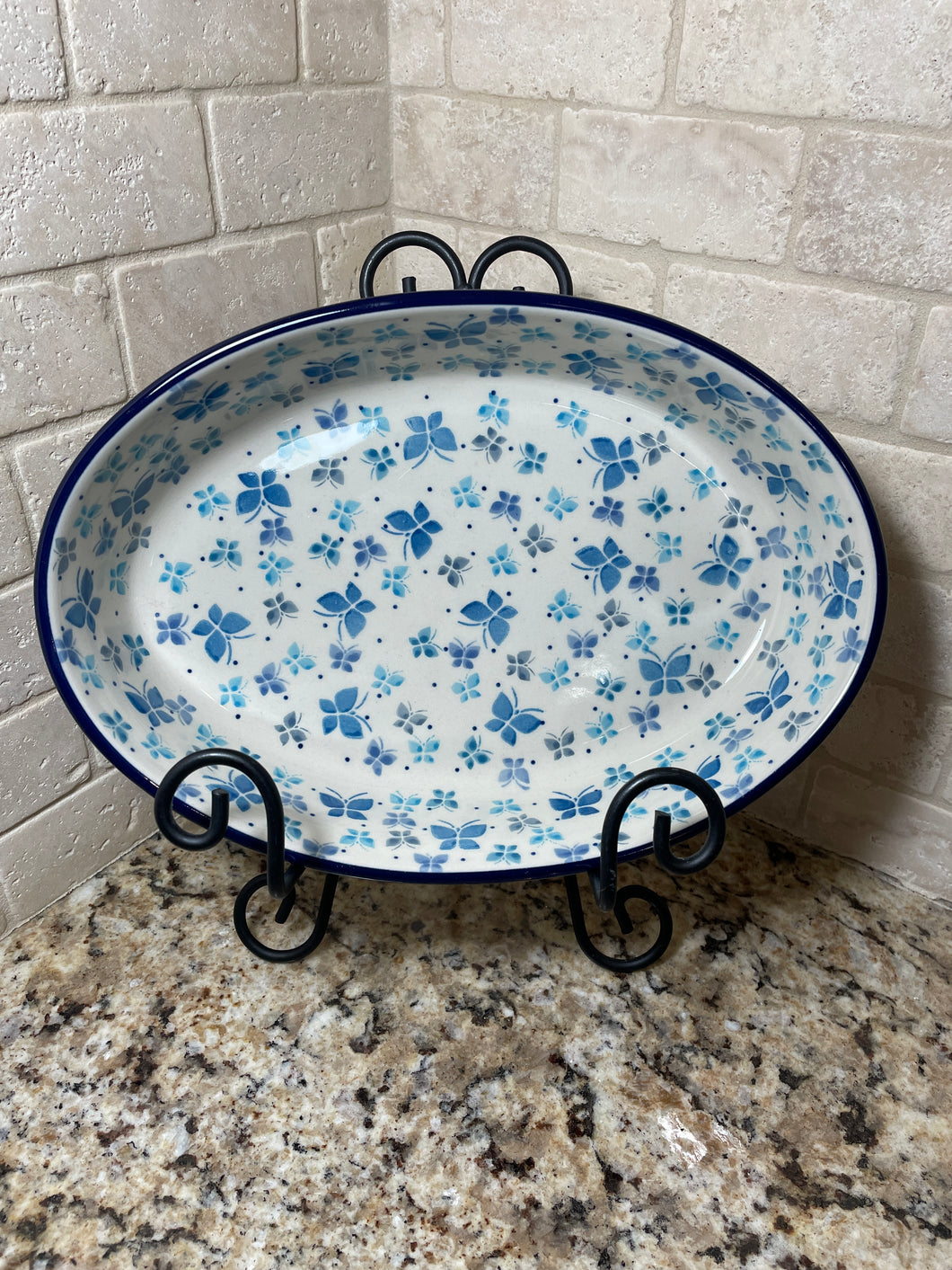 Baker, Oval Medium