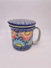 Load image into Gallery viewer, Mug, Tea w/Infuser Manufaktura
