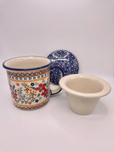 Load image into Gallery viewer, Mug, Tea w/Infuser Manufaktura
