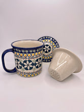 Load image into Gallery viewer, Mug, Tea w/Infuser Manufaktura
