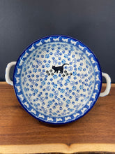 Load image into Gallery viewer, Baker, Round w/handles 8&quot;

