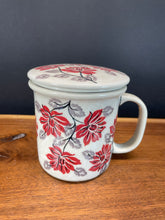 Load image into Gallery viewer, Mug, Tea w/Infuser Manufaktura
